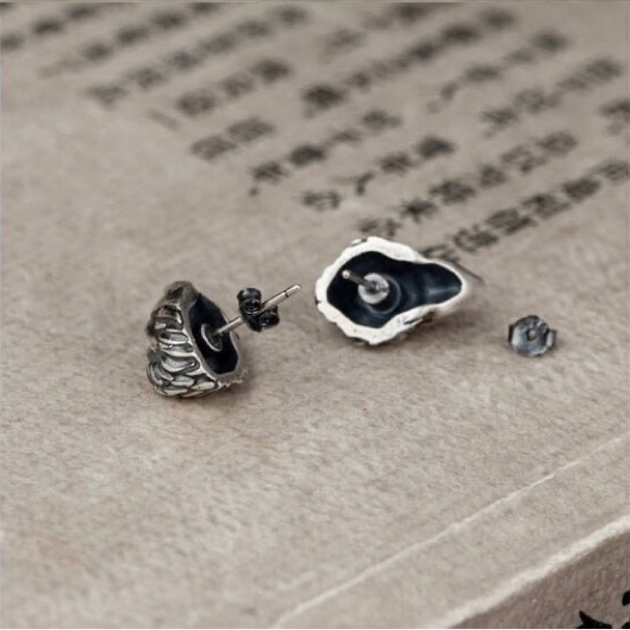 Single Accent Tide Clown Ear Nail S925 Silver Earring - Picture 5 of 8